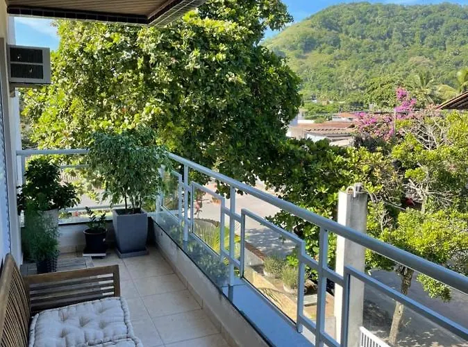 Recanto Verde-Apto na Praia do Tombo Guarujá