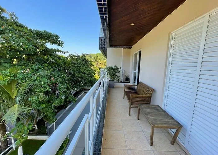 Recanto Verde-Apto na Praia do Tombo Guarujá